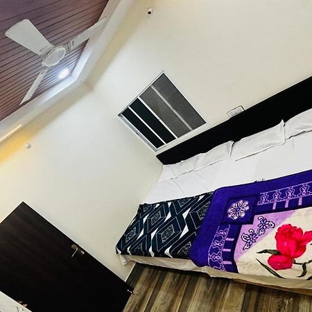 Hotel Shreenidhi Comfort Stay 乌贾因 外观 照片