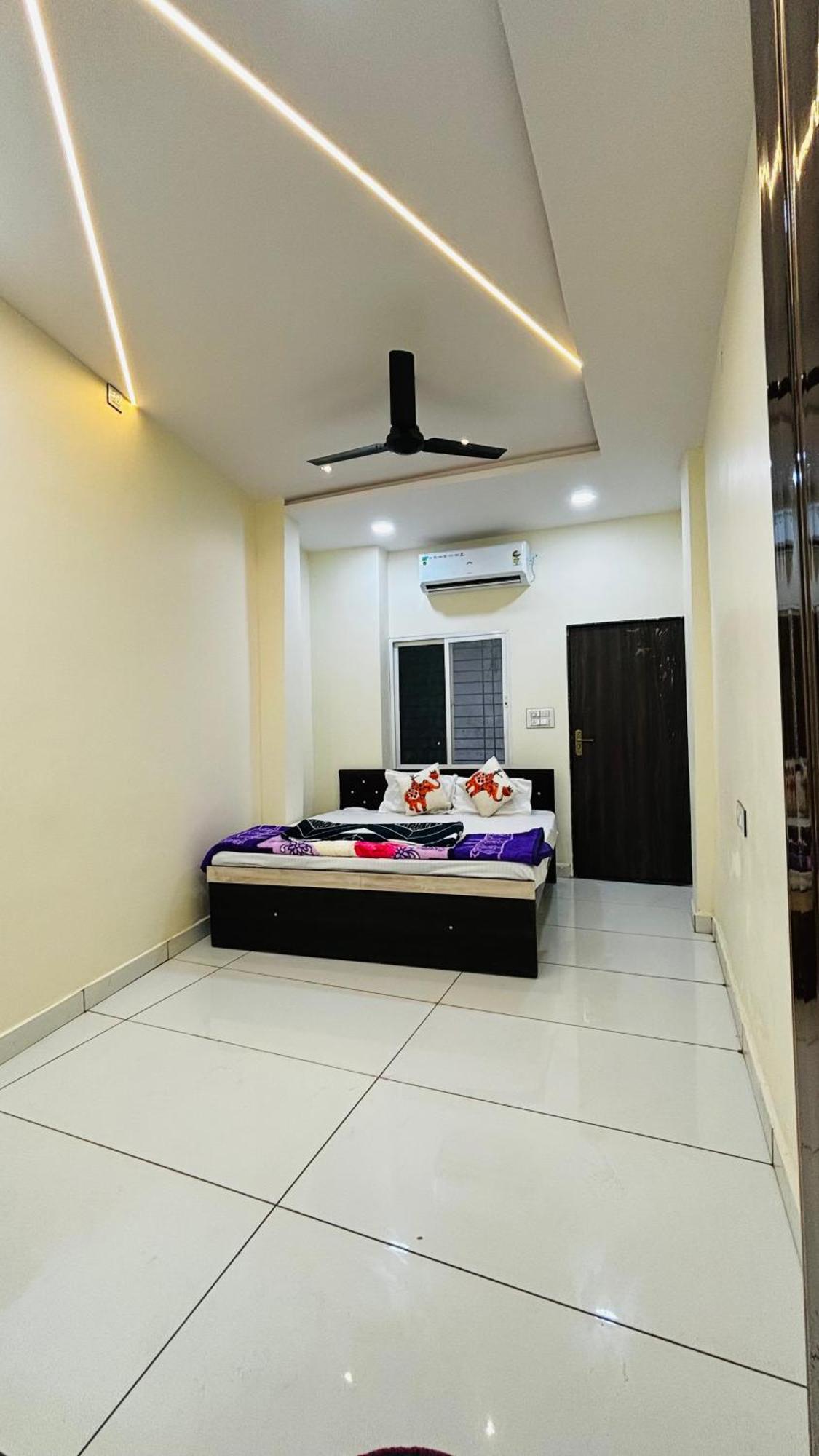 Hotel Shreenidhi Comfort Stay 乌贾因 外观 照片
