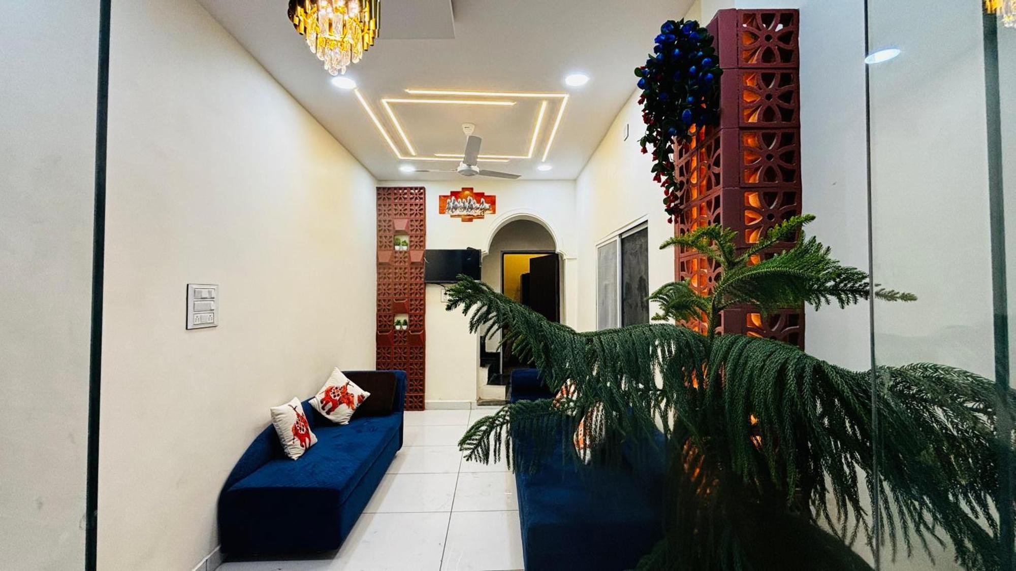 Hotel Shreenidhi Comfort Stay 乌贾因 外观 照片