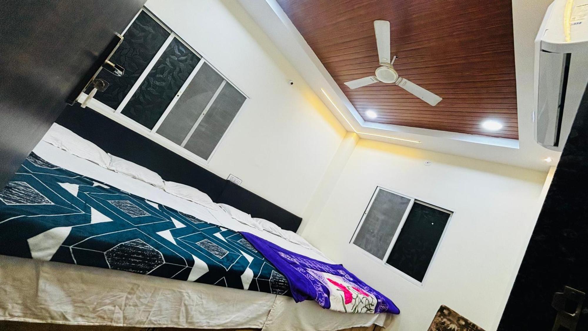 Hotel Shreenidhi Comfort Stay 乌贾因 外观 照片